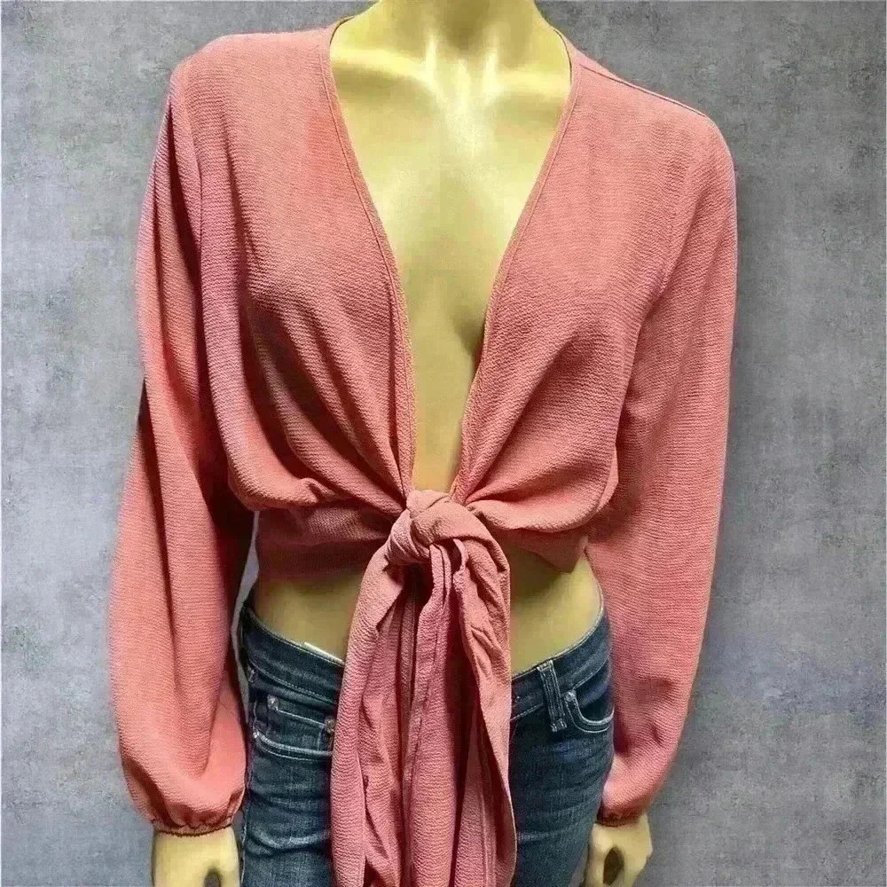 NWT Fashion nova trendy women’s long sleeve tie front crop top size L
